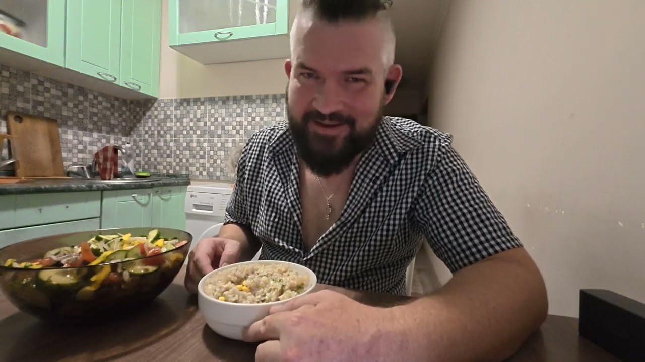 Рисовая каша с куриным фаршем. Быстрое и сытное блюдо из риса. Еда холостяка