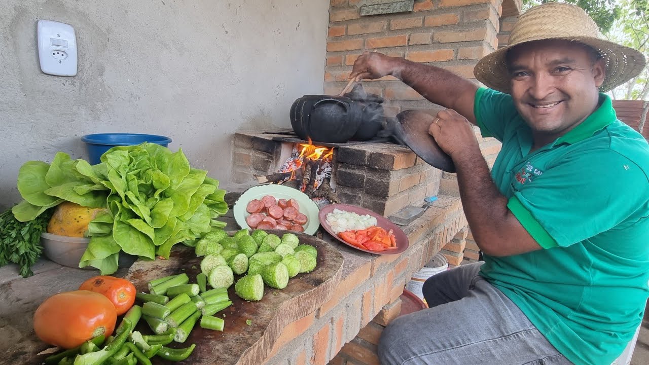 COLHENDO NA HORTA E FAZENDO A COMIDA NA RO&Ccedil;A VEJA COMO &Eacute; UM S&Iacute;TIO PRODUTIVO COM MUITA FARTURA