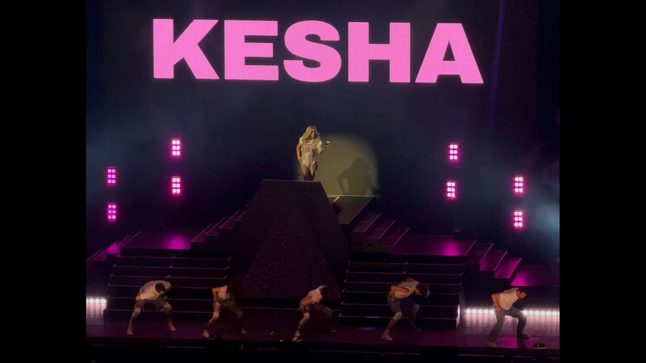 Kesha - ATTENTION! / JOYRIDE. (Live in Glasgow)