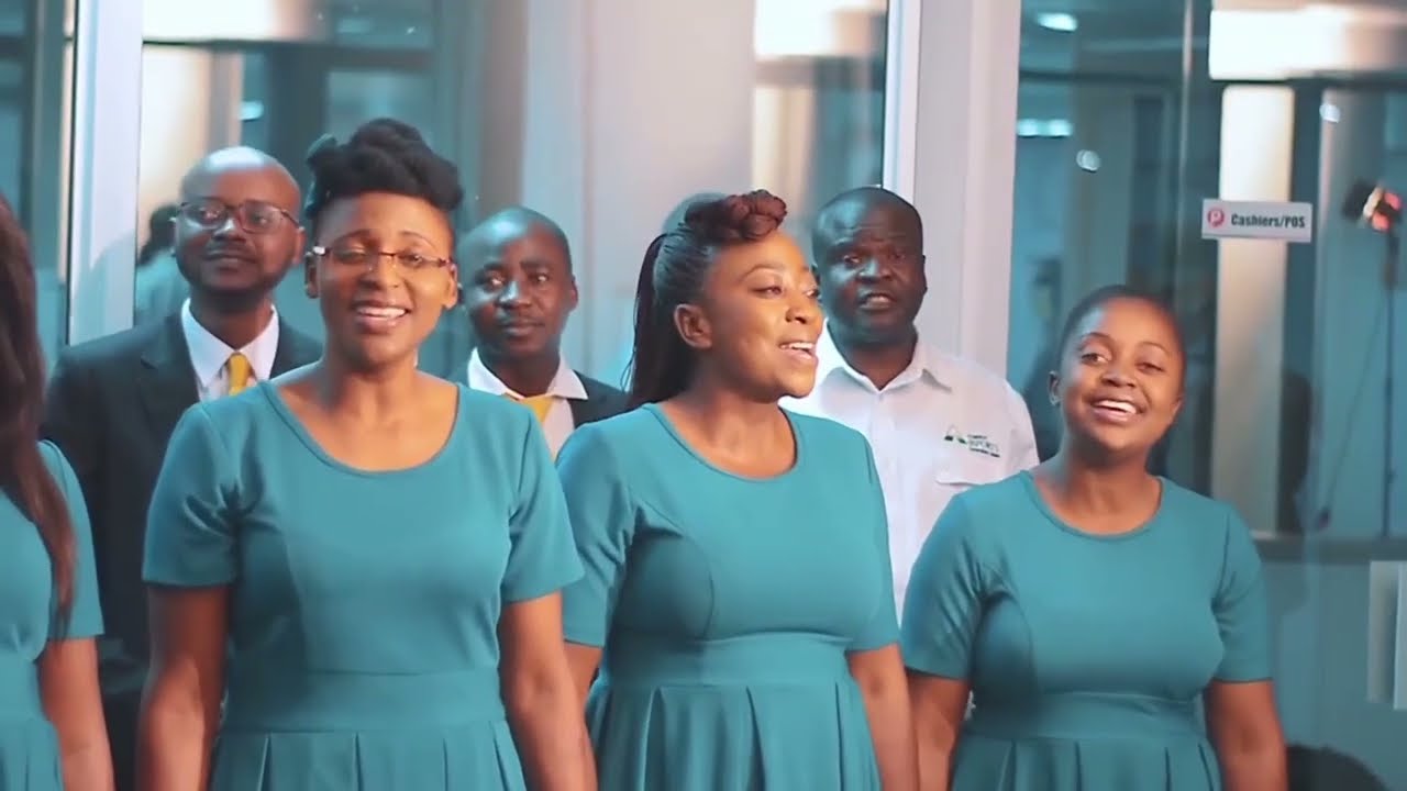 Quando oiço este coral da ZAMBIA, só as suas vozes, já me arrepiam e como!!! Amo a sua impostação