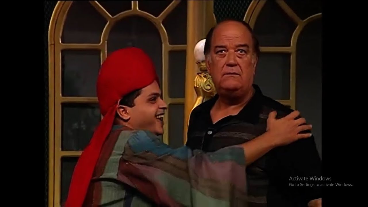 الجمهور كسر المسرح لما حسن حسني طلع عن النص و هنيدي مش قادر يمسك نفسه من الضحك بجد😂😂
