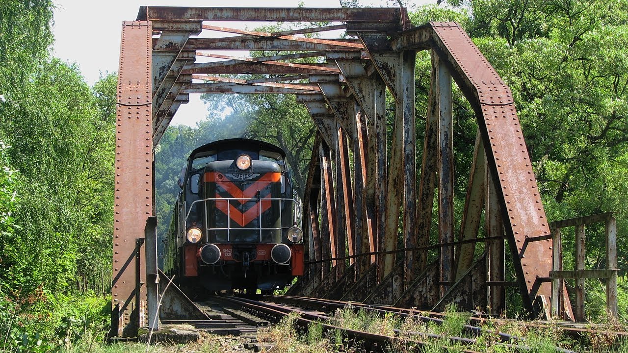 SM42-1031 z pociągiem retro na linii kolejowej nr 104 przez Beskid Wyspowy. 08.08.2021