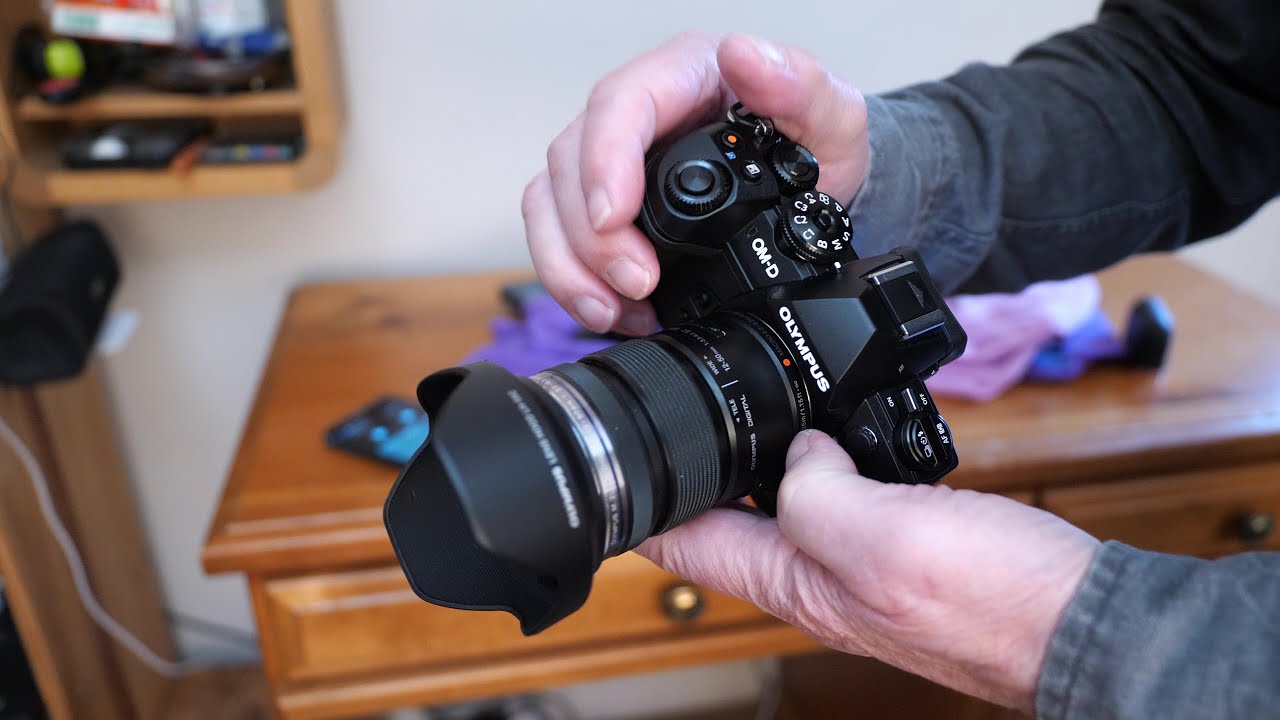 Взгляд на корпус камеры Olympus E M1 Mark III Micro Four Thirds