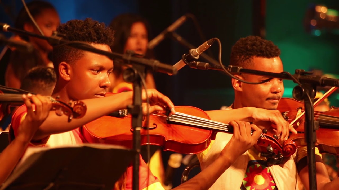 Orquestra Villa-Lobos • UM GIRASSOL DA COR DE SEU CABELO (Márcio Borges e Lô Borges)