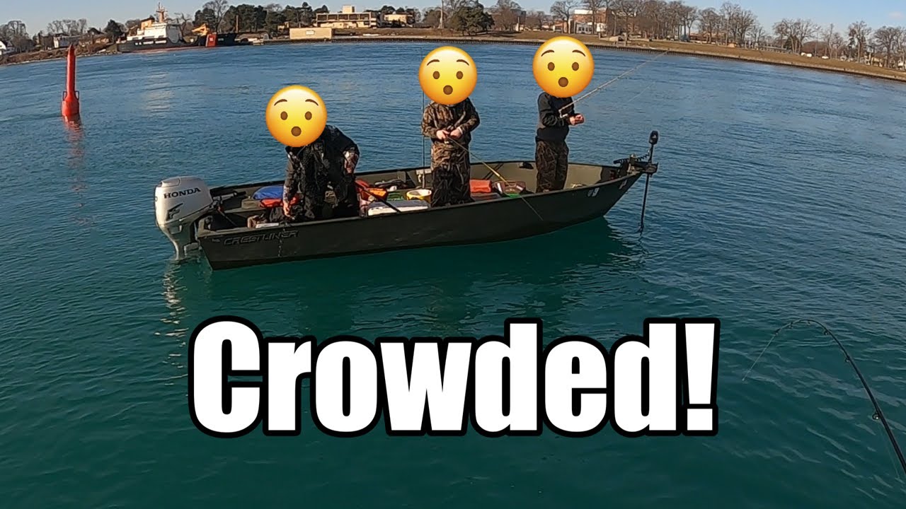 St. Clair River Walleye Fishing in TIGHT QUARTERS!