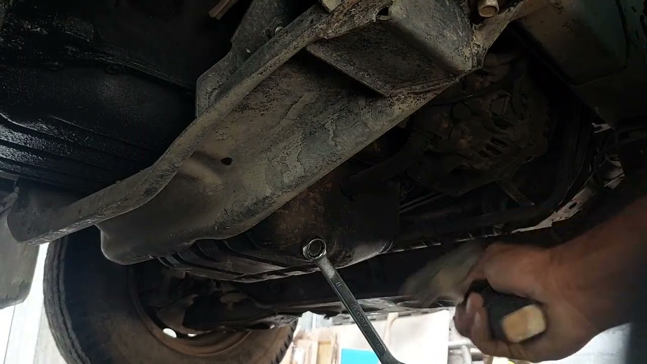 Tutorial lengkap ganti oli mesin sendiri (Mobil mutsubishi l300 diesel 2014)