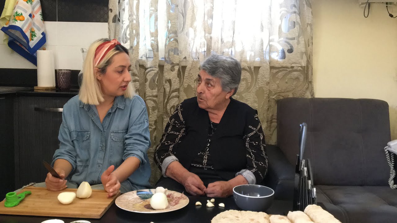 Քյալագյոշ ենք եփում տատիկի հետ-Նոր ֆորմատ-Տղա թոռնիկներին ավելի շատ է սիրում-հոլովակի երգը չկա((