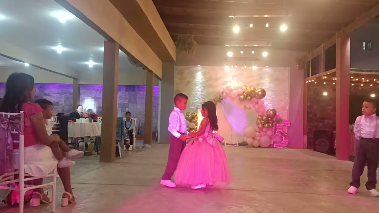 bonito vals de mi ❤️ 5añera hermosa😊🥰