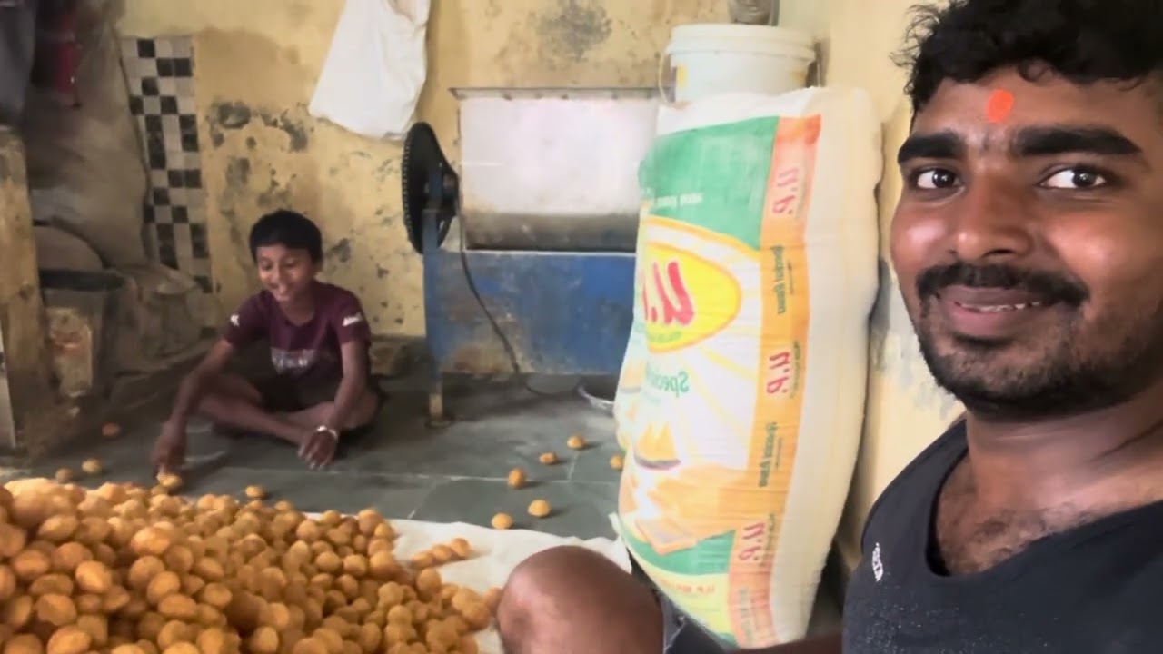 BUDHIRAM GADI 🚙 ME KAPDA 🩳 CHENJ KAR RAHE HAI 