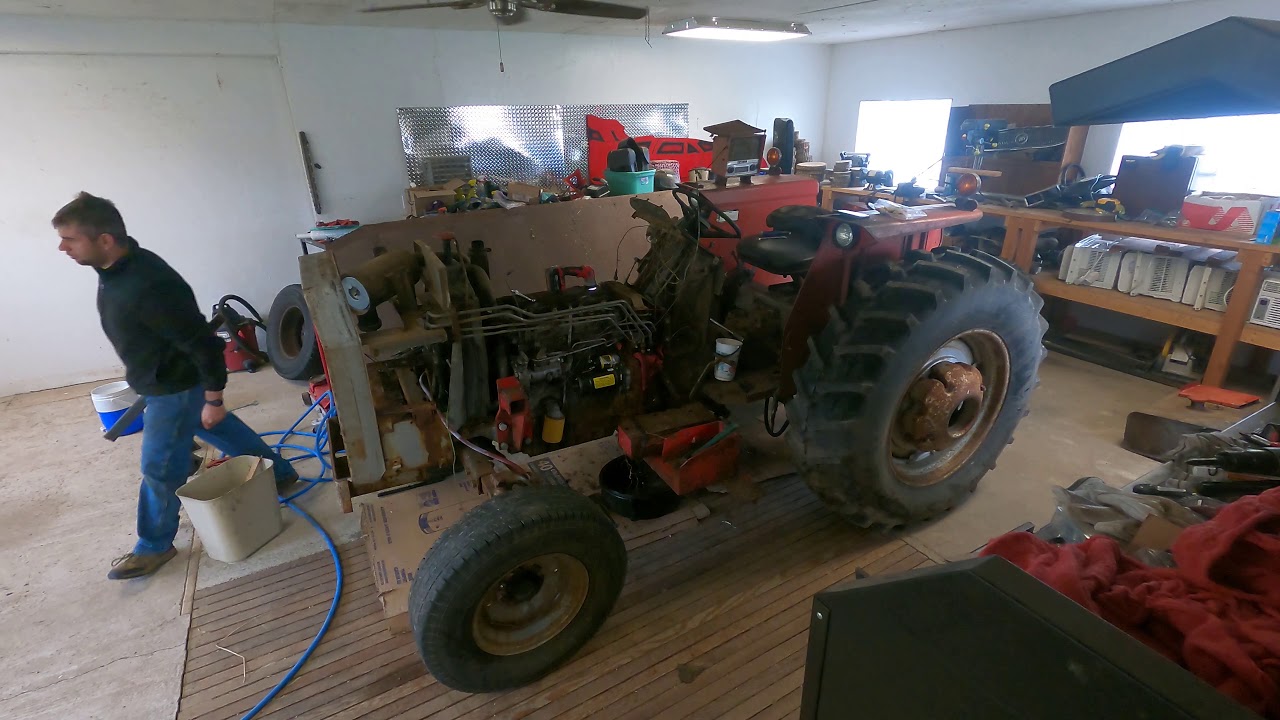 Massey Ferguson 265 - Splitting the Clutch | Timelapse