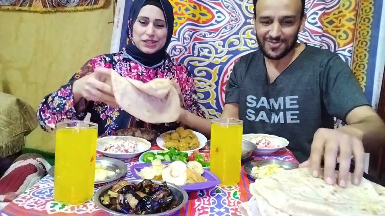 تحدي ع سحور رمضان أكلة شعبية جميلة فول وفلافل وبيض وجبنة🌜و العقاب أكلته موز بالشطة #ههههههه