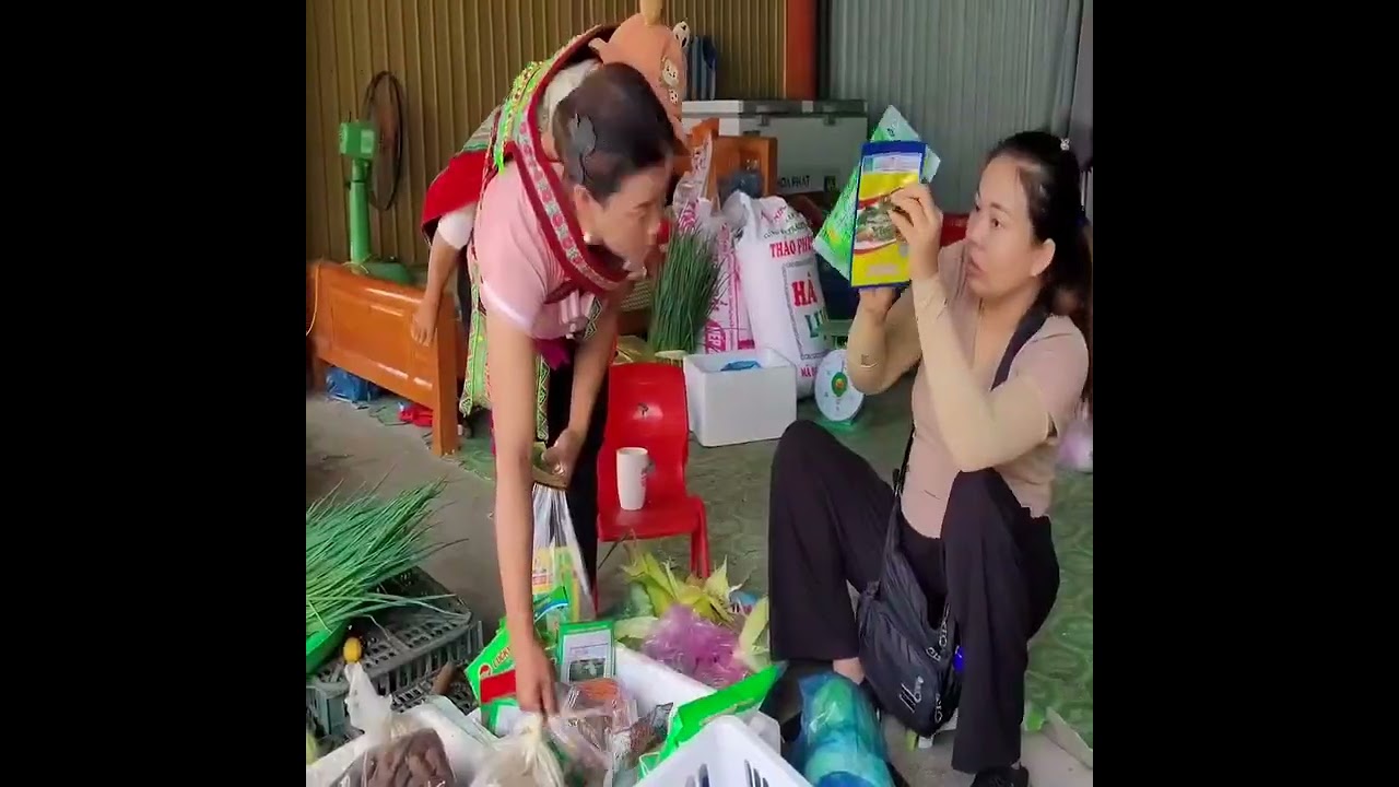“Poor Single Mother Sells Green Bananas and Cares for Her Daughter with Medicinal Herbs”