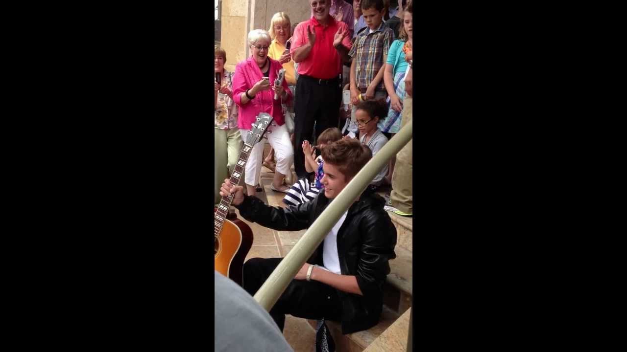 Justin Bieber busking in Stratford Ontario outside the Avon Theatre 16/06/12