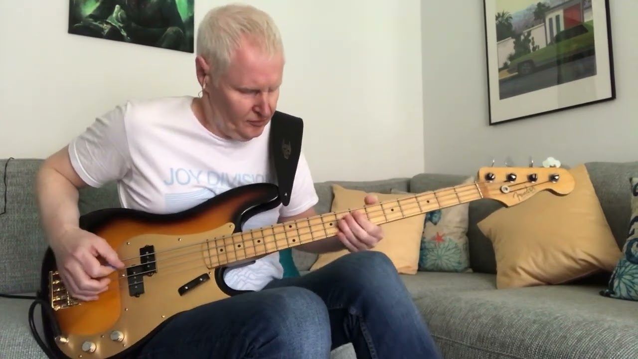 U2 Sunday Bloody Sunday (live at Red Rocks) bass cover