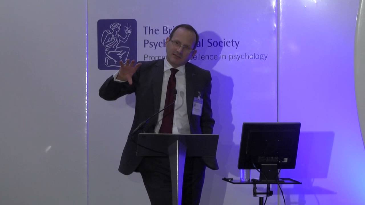 Почему нам нужен совершенно новый подход к психическому здоровью и благополучию — профессор Питер...