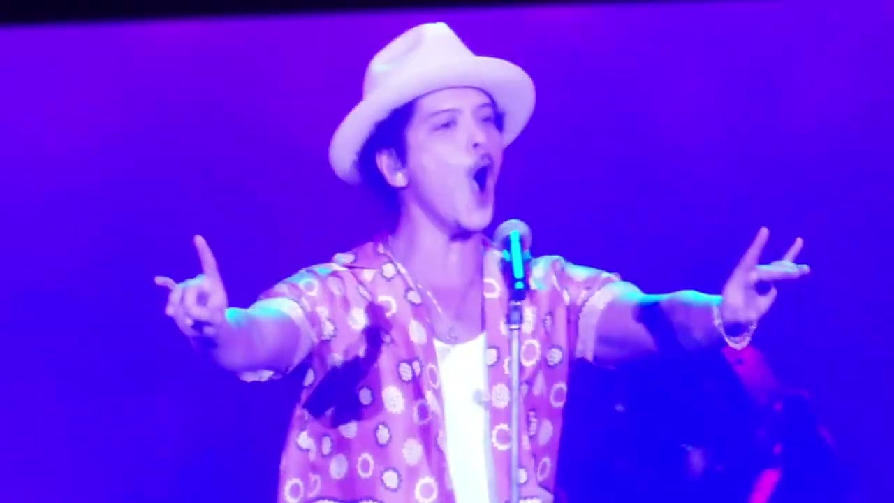 Runaway and Dance solo - Bruno Mars Live at Tokyo Dome 2022/10/26