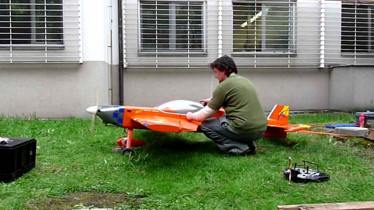 Funtana 2600 - aircraft gas engine start up - my 1st / Engine: 80ccm ZDZ Modelmotor