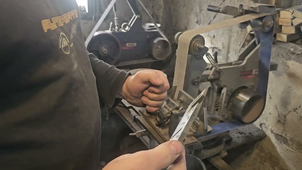 Розповідаю про свій гріндер || The belt grinder I use