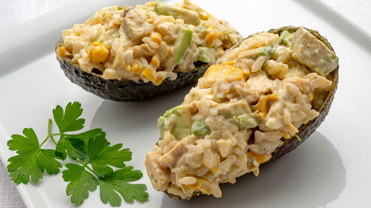 Aguacates rellenos con mayonesa de wasabi,  receta de Karlos Arguiñano