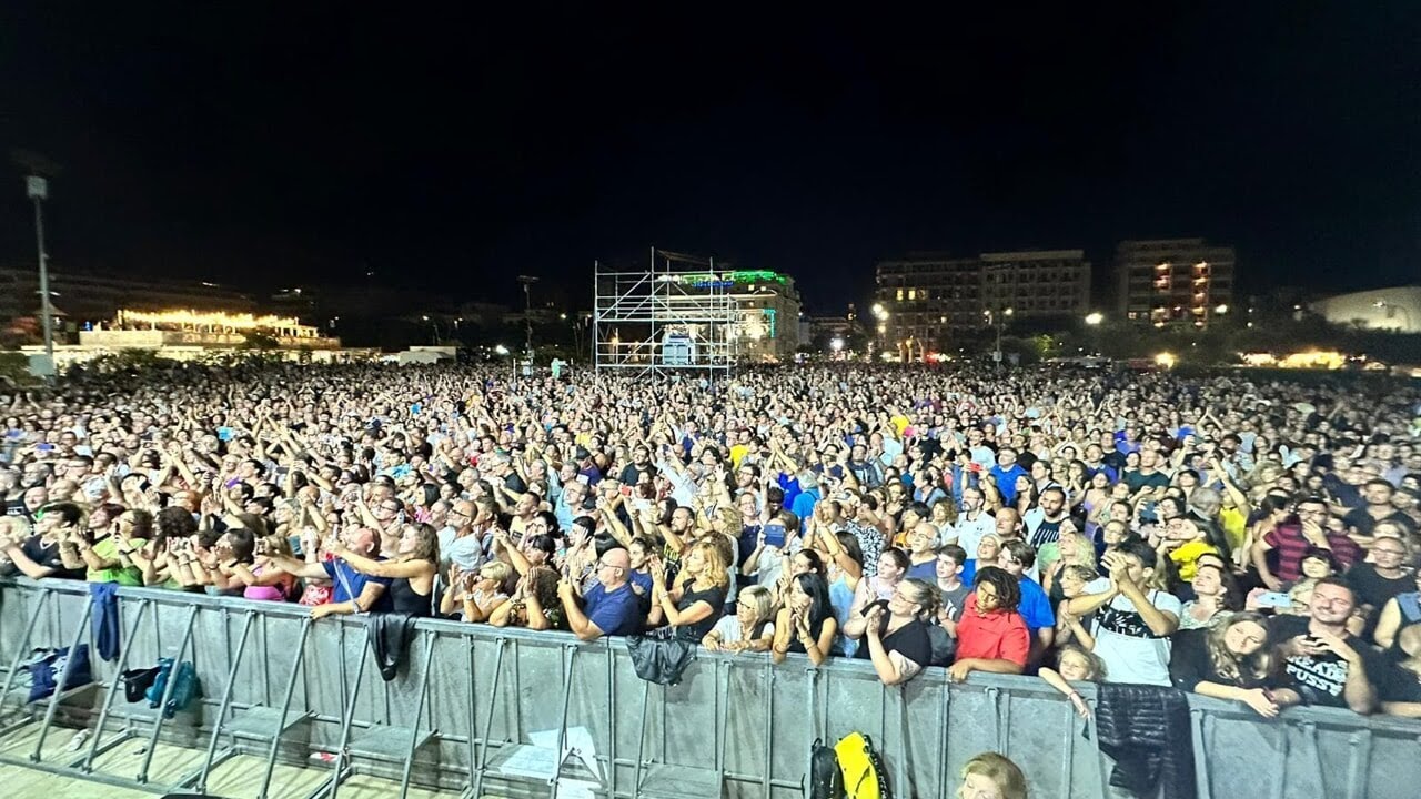 SOTTO CASA - Max Gazzè & Orchestra Popolare del Saltarello