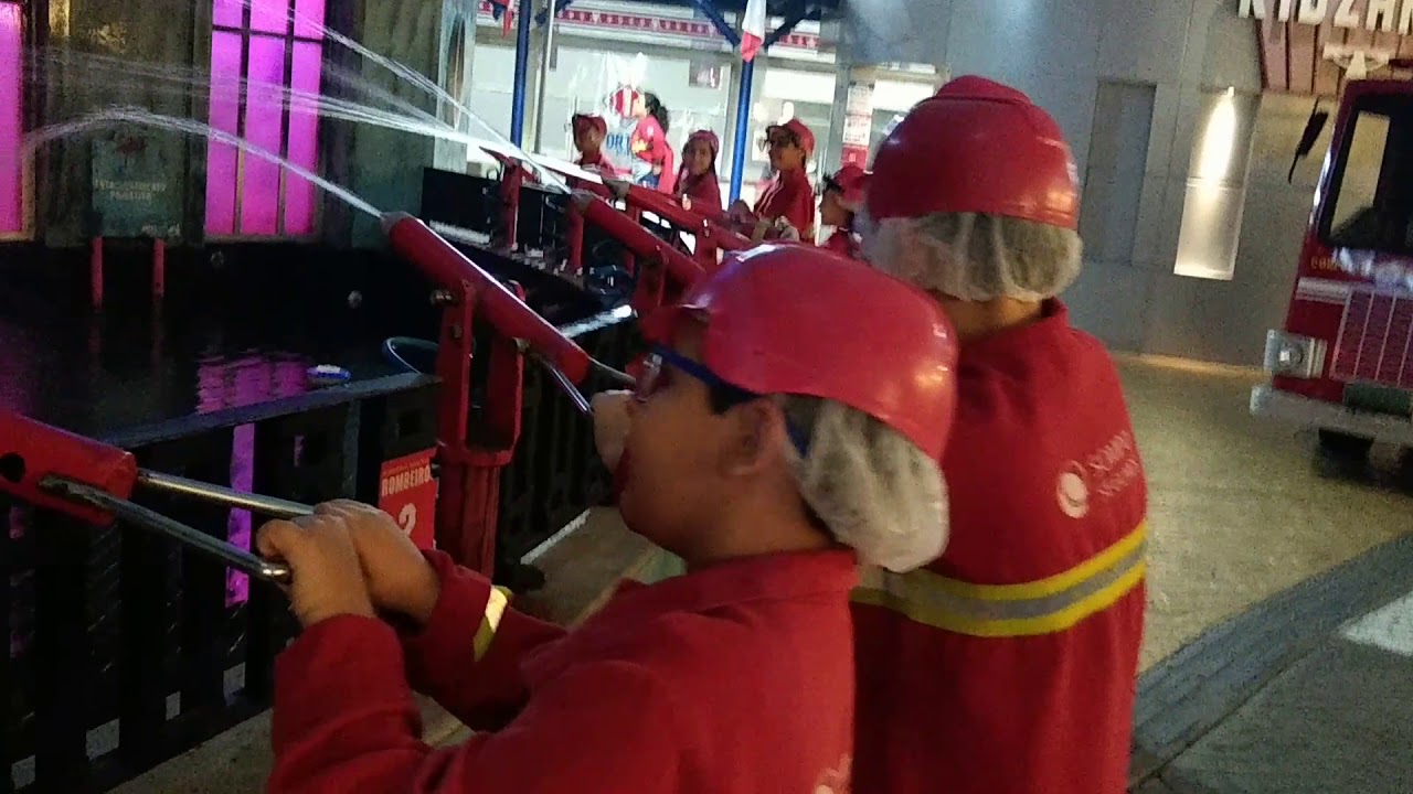 Crianças Bombeiros por um dia