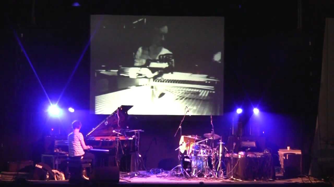 Hauschka feat. Samuli Kosminen live @ Flow Festival Helsinki (2011) Part 1