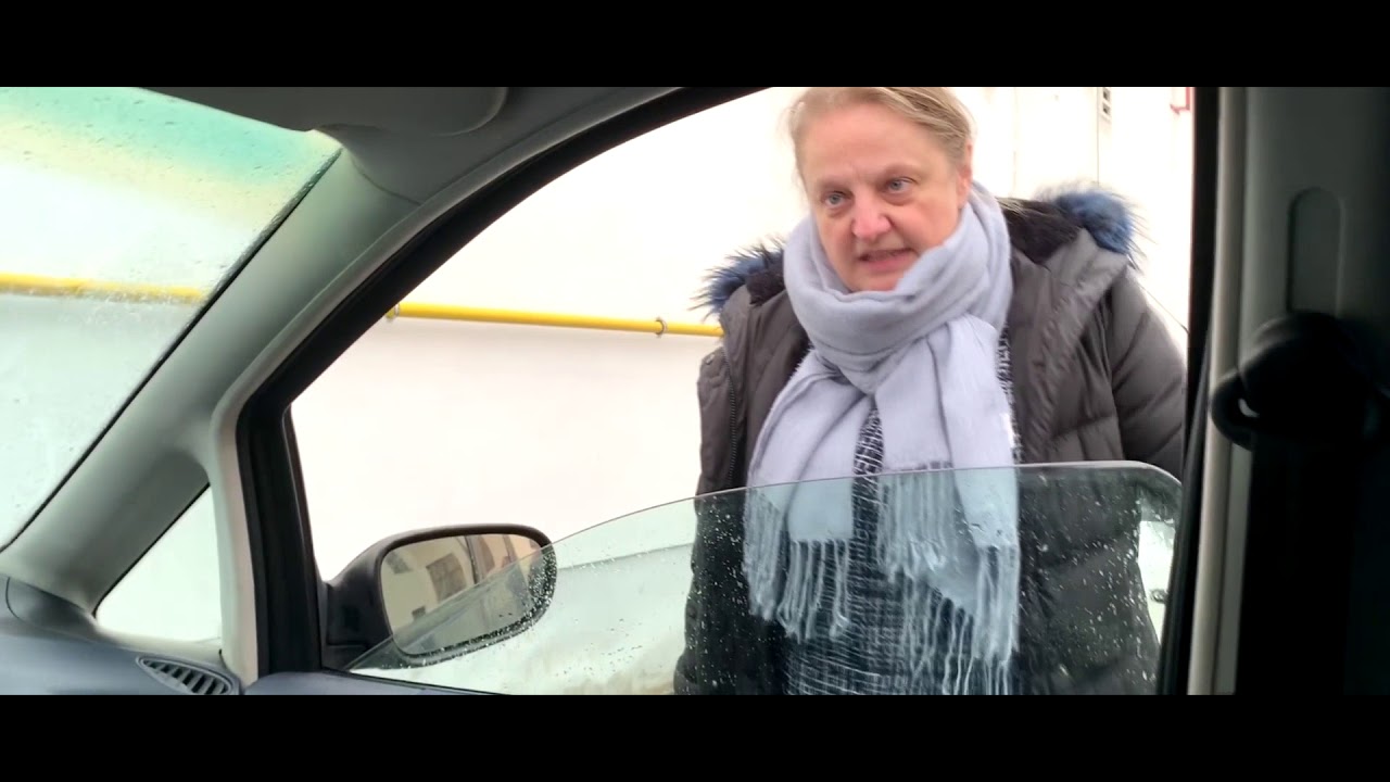 Parkování na dvoře (Besídka - Oktáva Gymnázium Ledeč nad Sázavou 2018)