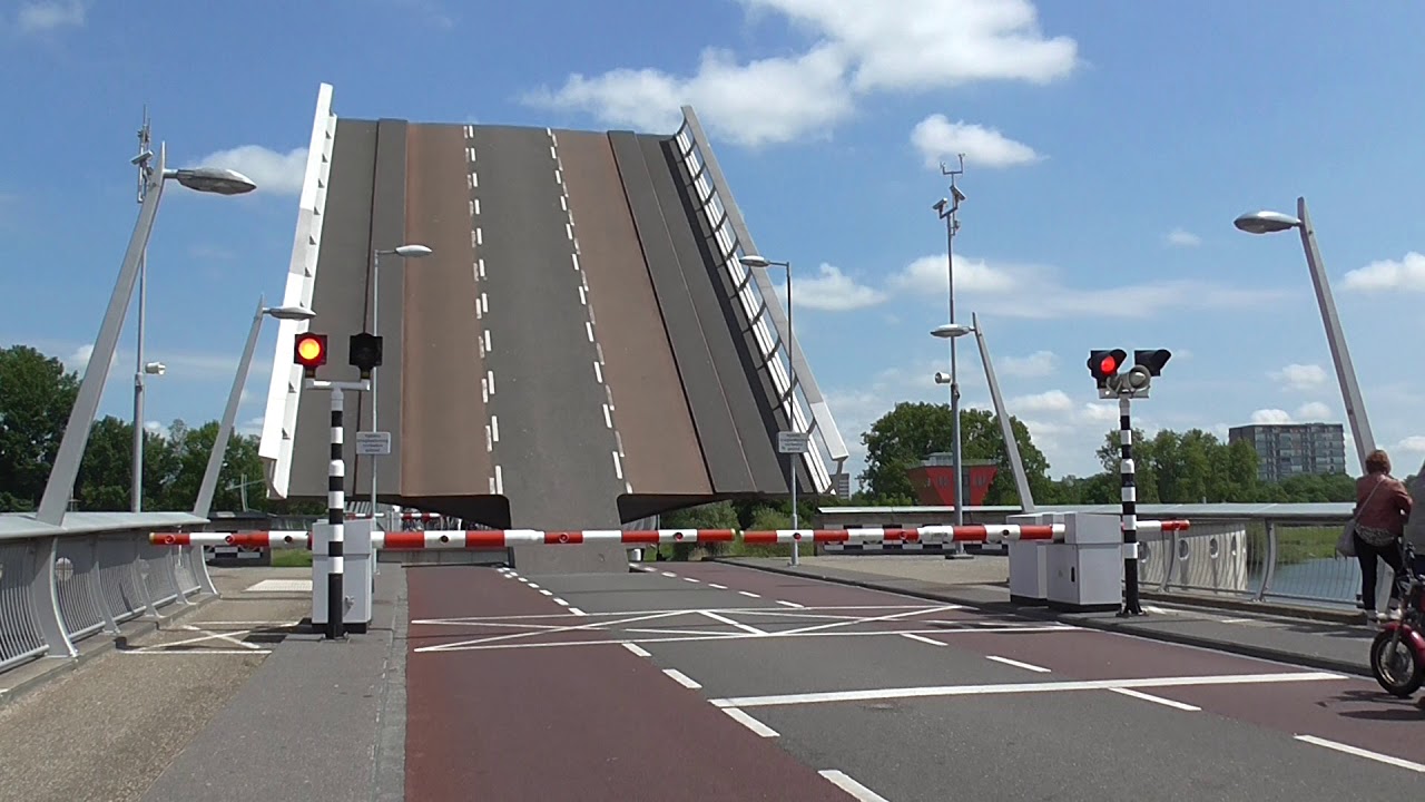 Brugopening Twistvlietbrug Zwolle Basculebrug/ Drawbridge/ Pont Basculant/ Zugbrücke