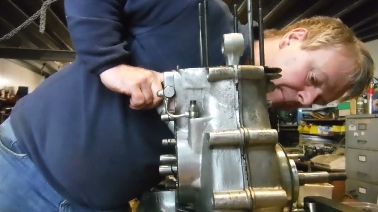 Royal Enfield Bullet 500. 1 Piston circlip and big end mystery investigated.