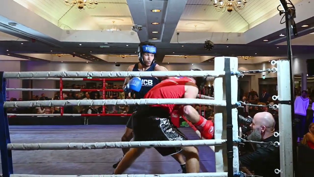 UWCB   GLASGOW   160723   FIGHT 21   CONNOR McBREARTY VS MARCUS BECKFORD YOUNG