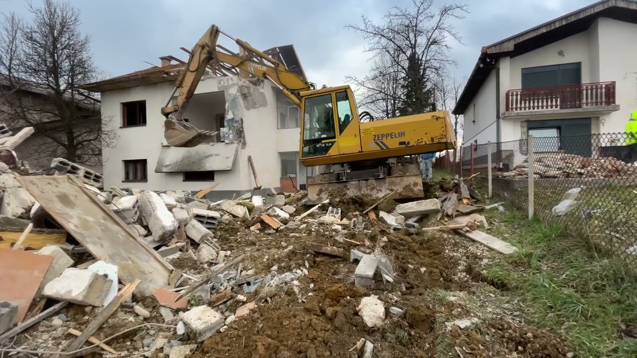 Zeppelin ZM15 rusenje kuce / Zeppelin ZM15 demolition of old house