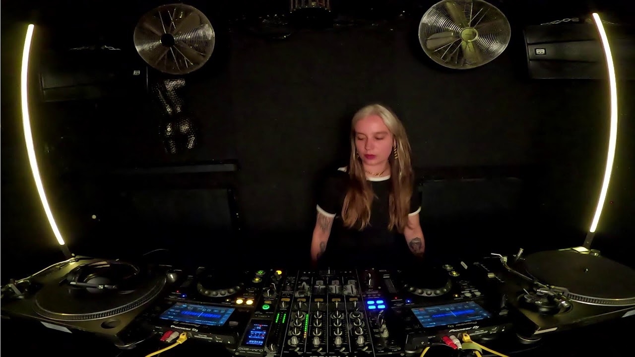 Loone LIVE w/ CAILLOU