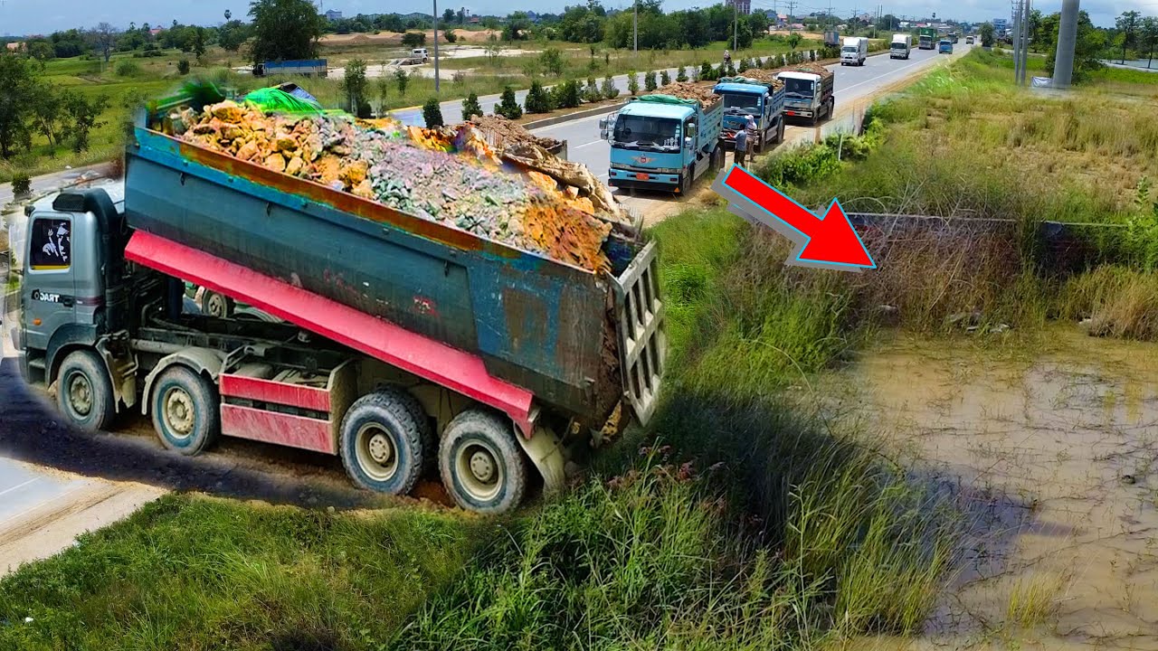 Nicely Start Landfill!! Transforming a Landfill 25 Ton Dumping & Dozer in Action!