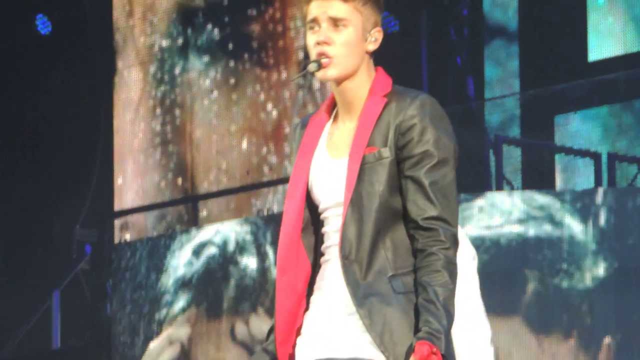 Justin Bieber singing 