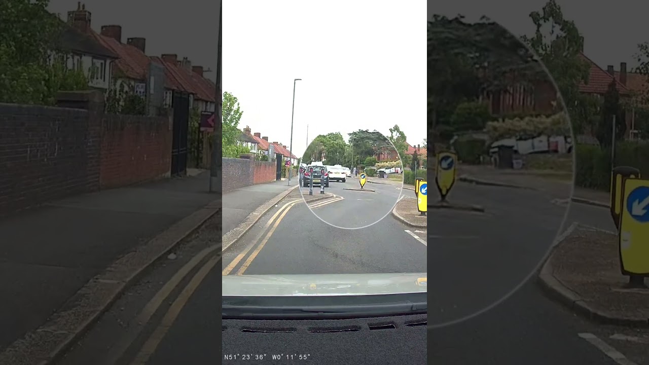 Learner shows driver how to use chicanes #ukdriving #London #baddrivers #learnerdriver