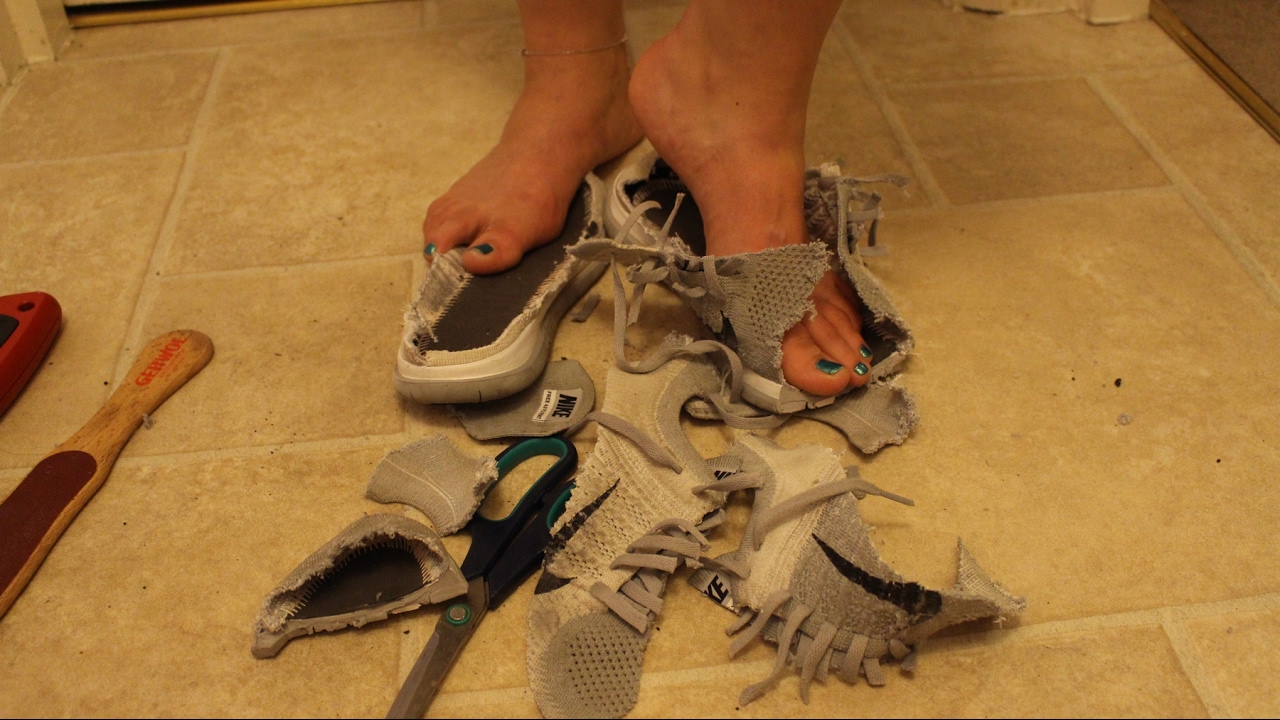 She is destroying Nike Free Flyknit (Part 2 - The End)