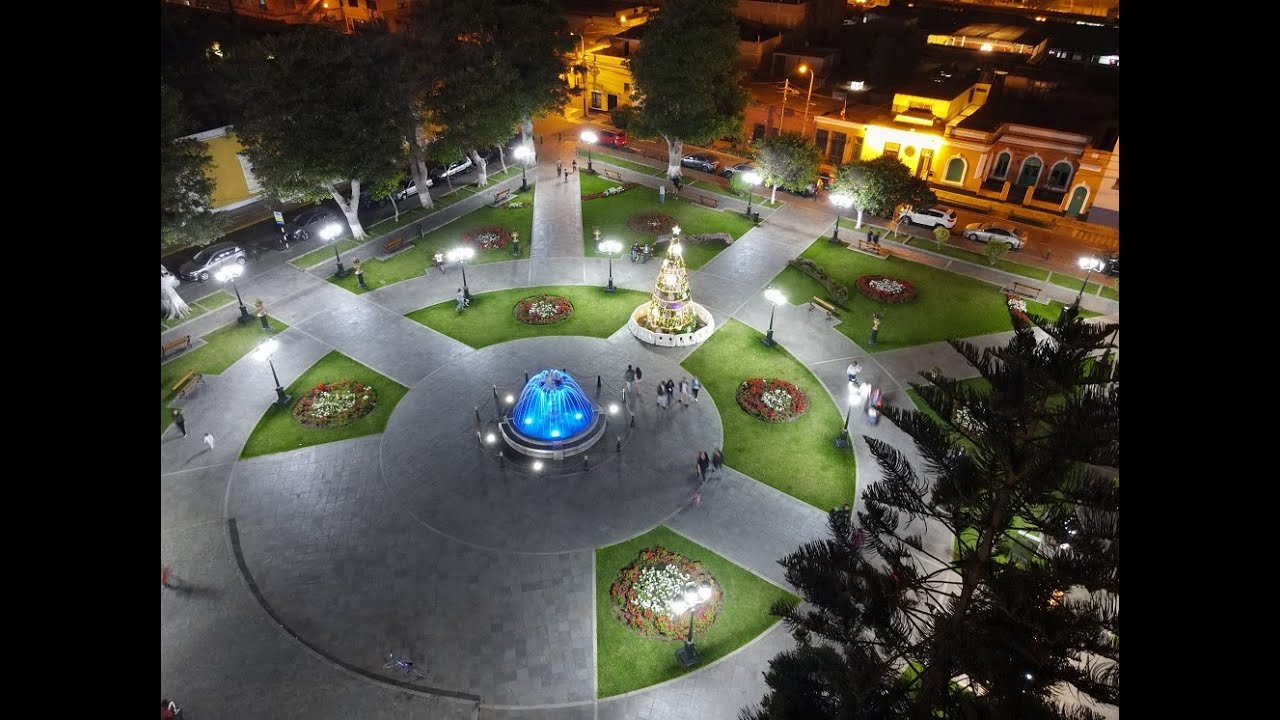 La plaza de los libertadores se viste para navidad, Pueblo Libre, Lima Per&uacute;, drone 4k Mavic air 2