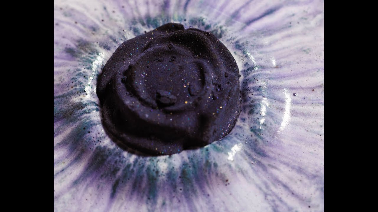 7 Days of Halloween Black Rose bath bomb - Bombed out