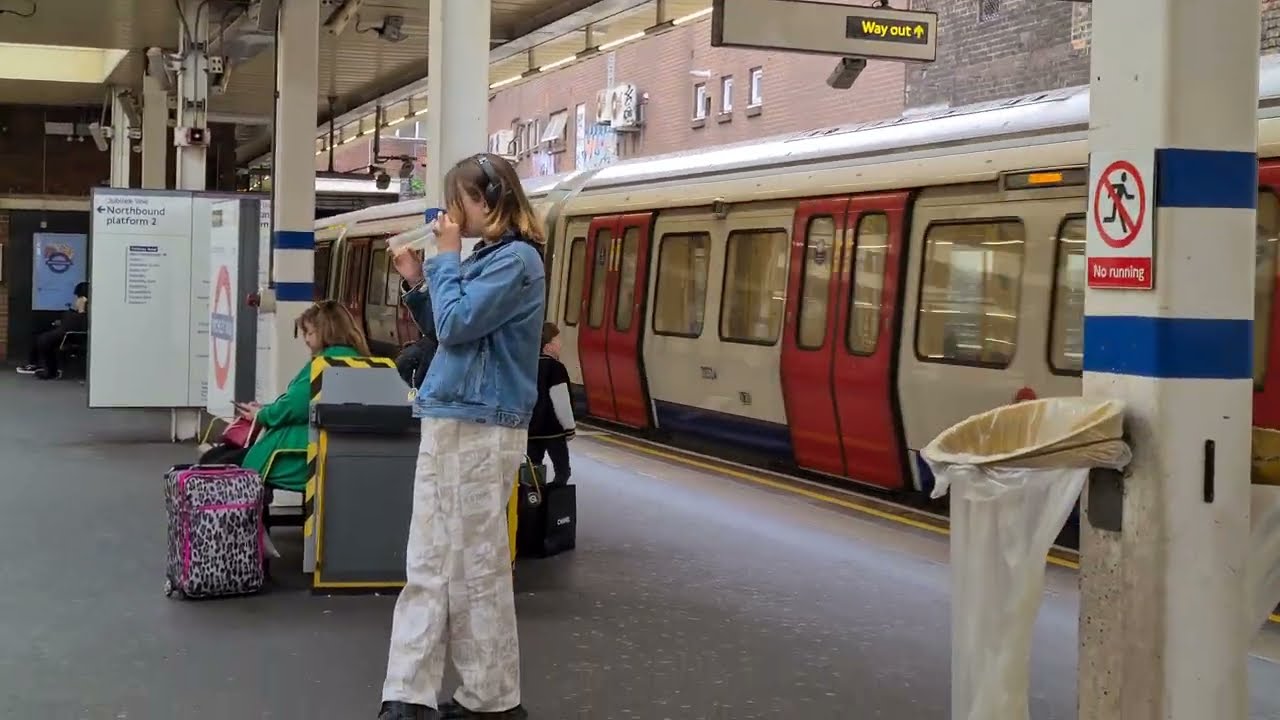 FINCHLEY ROAD Underground Station (2022)