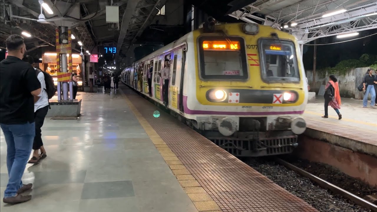 Mumbai Local Train Arrival and Departure from Nahur Railway Station Mumbai ll Mumbai Local Train 