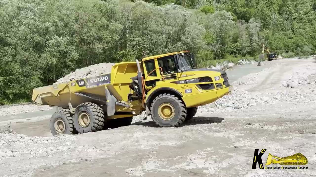CATERPILLAR 323D Excavator Loading Dumper VOLVO A30G #excavator #heavyequipment #dumper