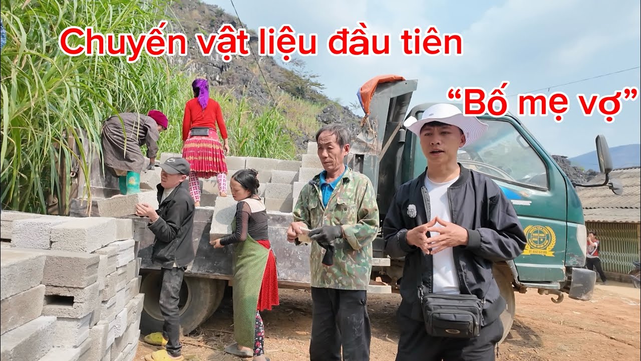 Bố mẹ vui mừng,Những viên gạch hạnh phúc đầu tiên cùng với đoàn kết tình làng nghĩa xóm.