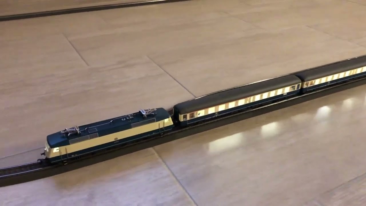 Märklin H0 - BR 120.1 aus Mä 31014 mit Steuerwagen 43335 und den beiden Waggons 43125 und 43165