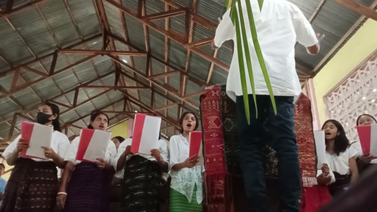MARI KITA BERGEMBIRA RIA || OMK St. Joseph Freinademetz & Soverdi Choral