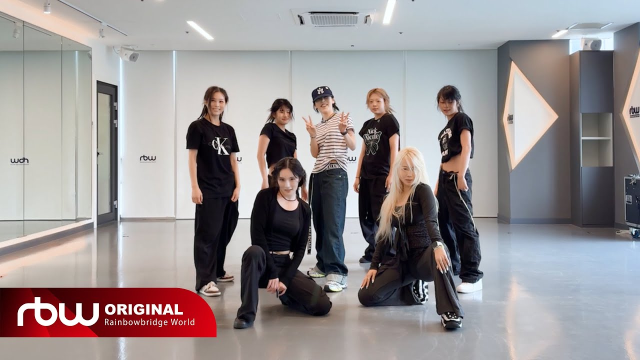문별 (Moon Byul) 'Goodbyes and Sad Eyes' Dance Practice Video