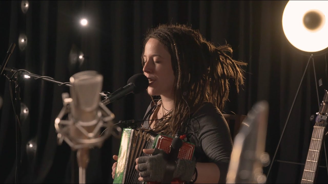 GOJI - Sly&scaron;&iacute;m plakat strom (M&uacute;zy[k] sessions)