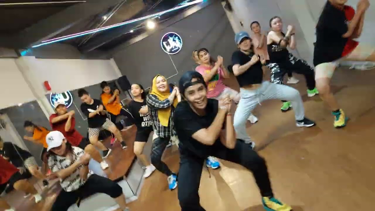 BBHMM (SHINTARO REMIX) - RIHANNA | ZUMBA & DANCE WORKOUT CHOREO | RULYA MASRAH