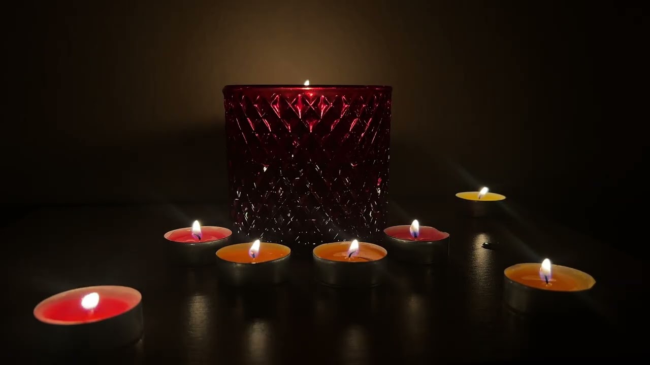 Cozy Red Candlelight Glow - Dark Relaxing Night Ambience 4K, Silent