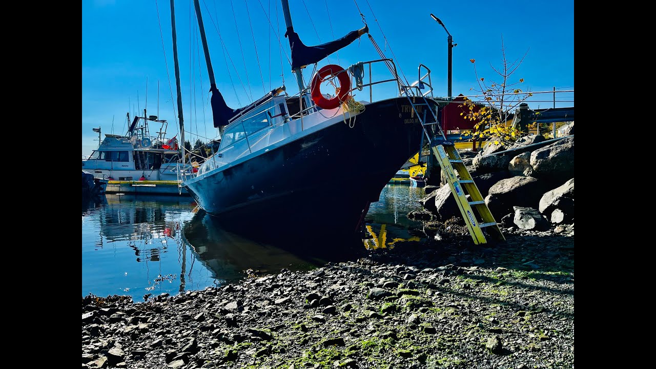 Gerald Beached His Beneteau Evasion 32 Sailboat To Change The Zinc On Propeller Shaft