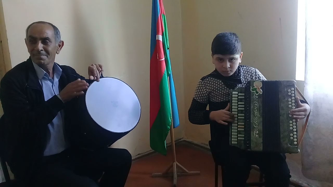 Heyrati muğamı Qarmonda ifa edir Yasir  Quliyev muellimi Elşən   müəllim nağara Kamaləddin müəllim
